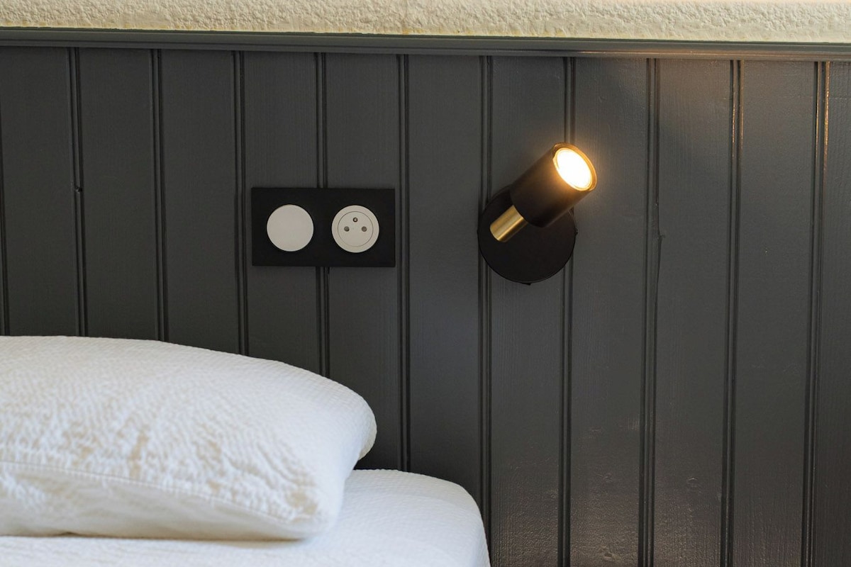 Standard Double Room, 1 Double Bed | Desk, blackout drapes, WiFi (free), individually decorated