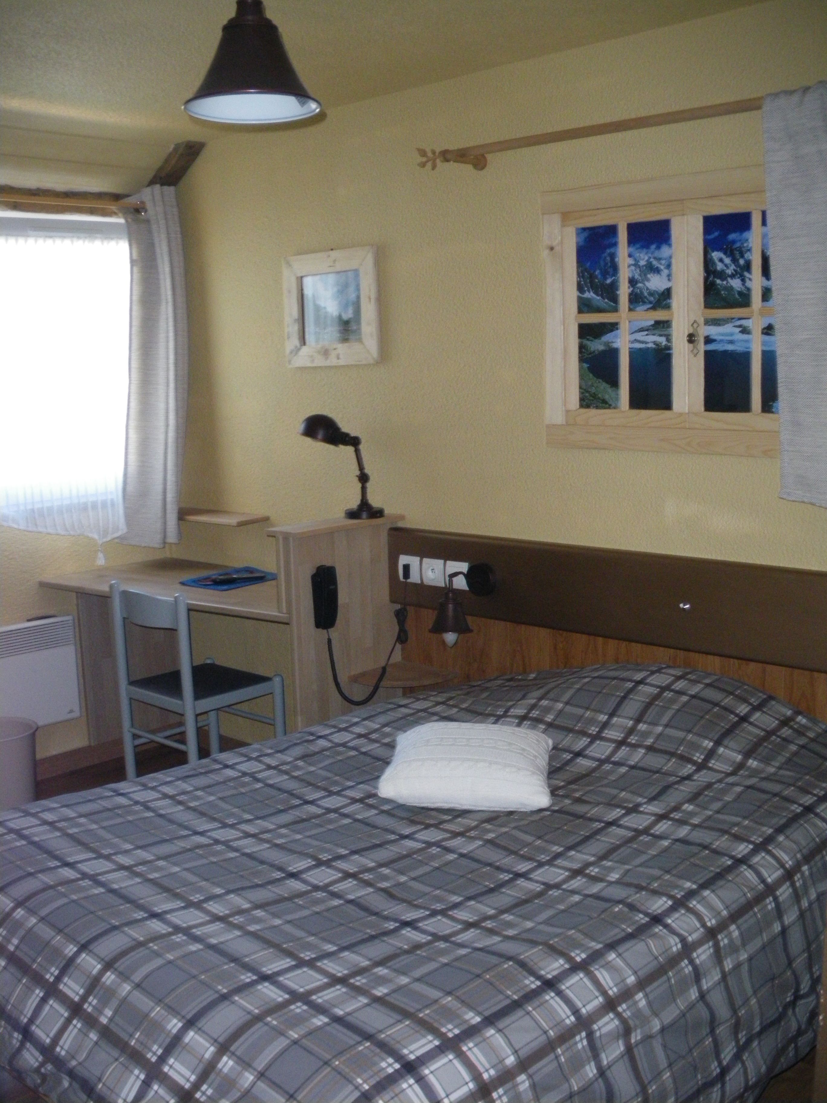 standard single room | individually decorated, desk, blackout curtains, free wifi
