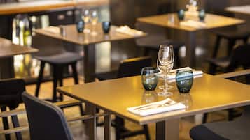 Déjeuner et dîner servis sur place