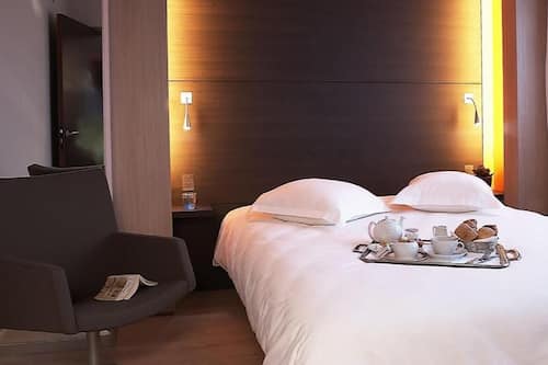 In-room safe, desk, soundproofing, iron/ironing board