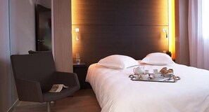 In-room safe, desk, soundproofing, iron/ironing board