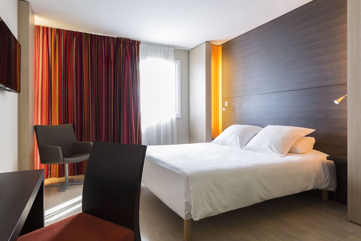 Kamar Double Comfort | Brankas, meja kerja, kedap suara, dan setrika/meja setrika