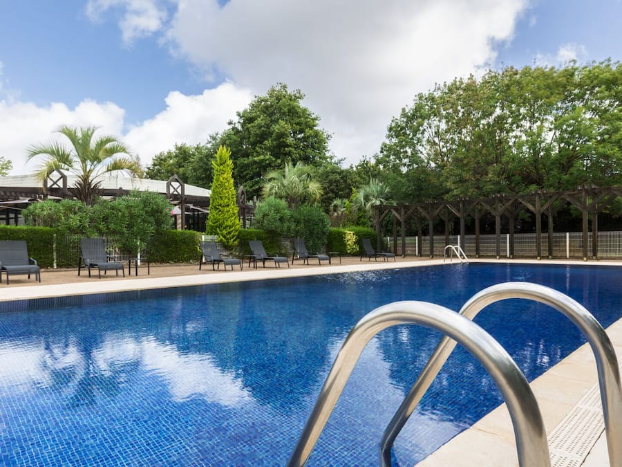 Seasonal outdoor pool, pool umbrellas, sun loungers