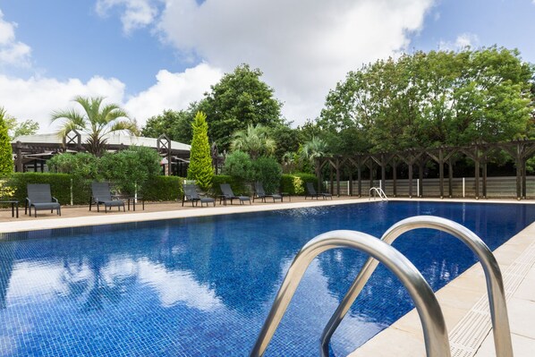 Seasonal outdoor pool, pool umbrellas, sun loungers