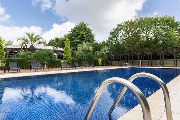 Seasonal outdoor pool, pool umbrellas, sun loungers