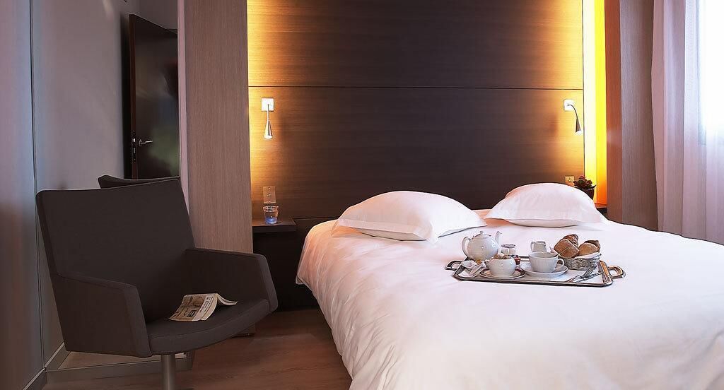 In-room safe, desk, soundproofing, iron/ironing board (on request)