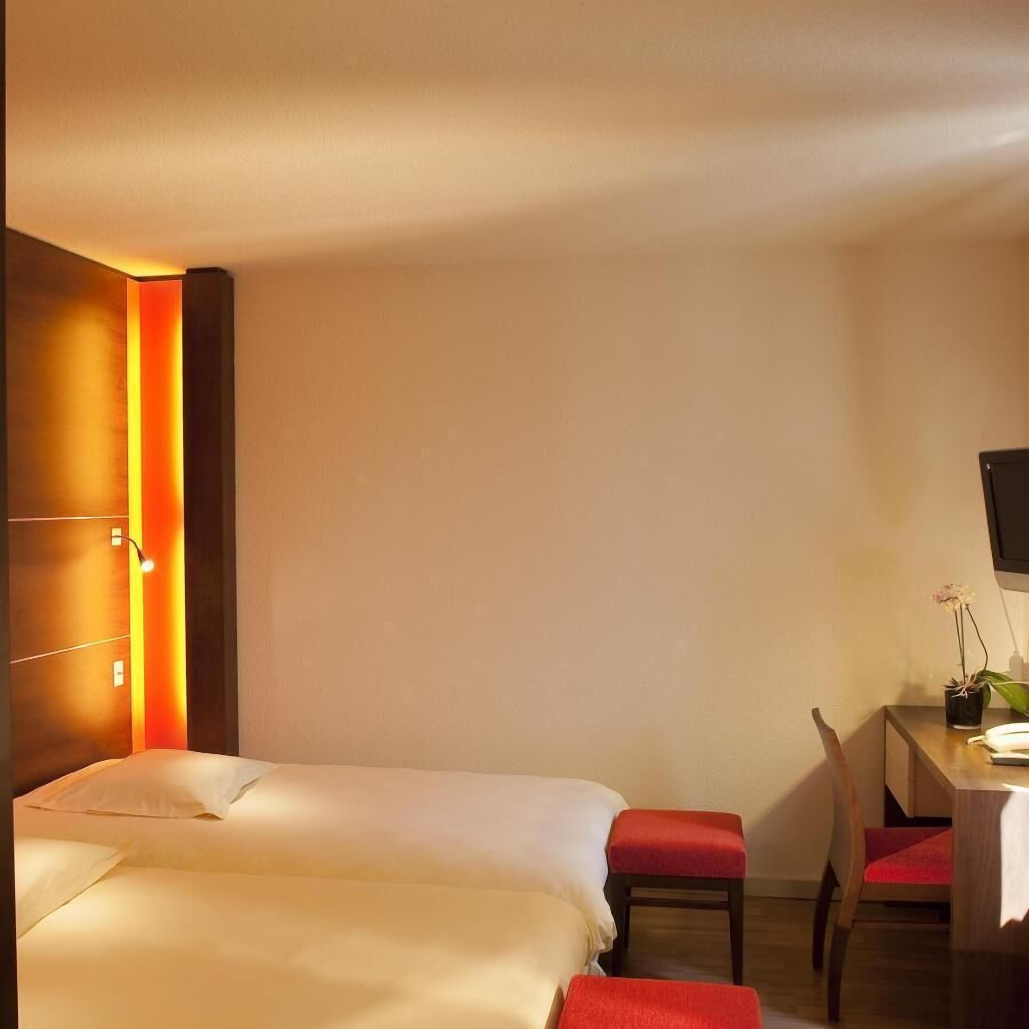 premium bedding, in-room safe, desk, blackout curtains