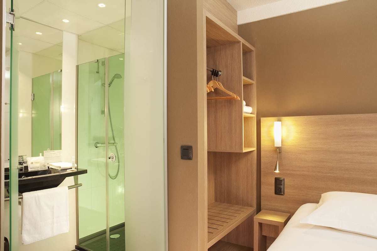 comfort double room | individually decorated, individually furnished, desk, blackout curtains