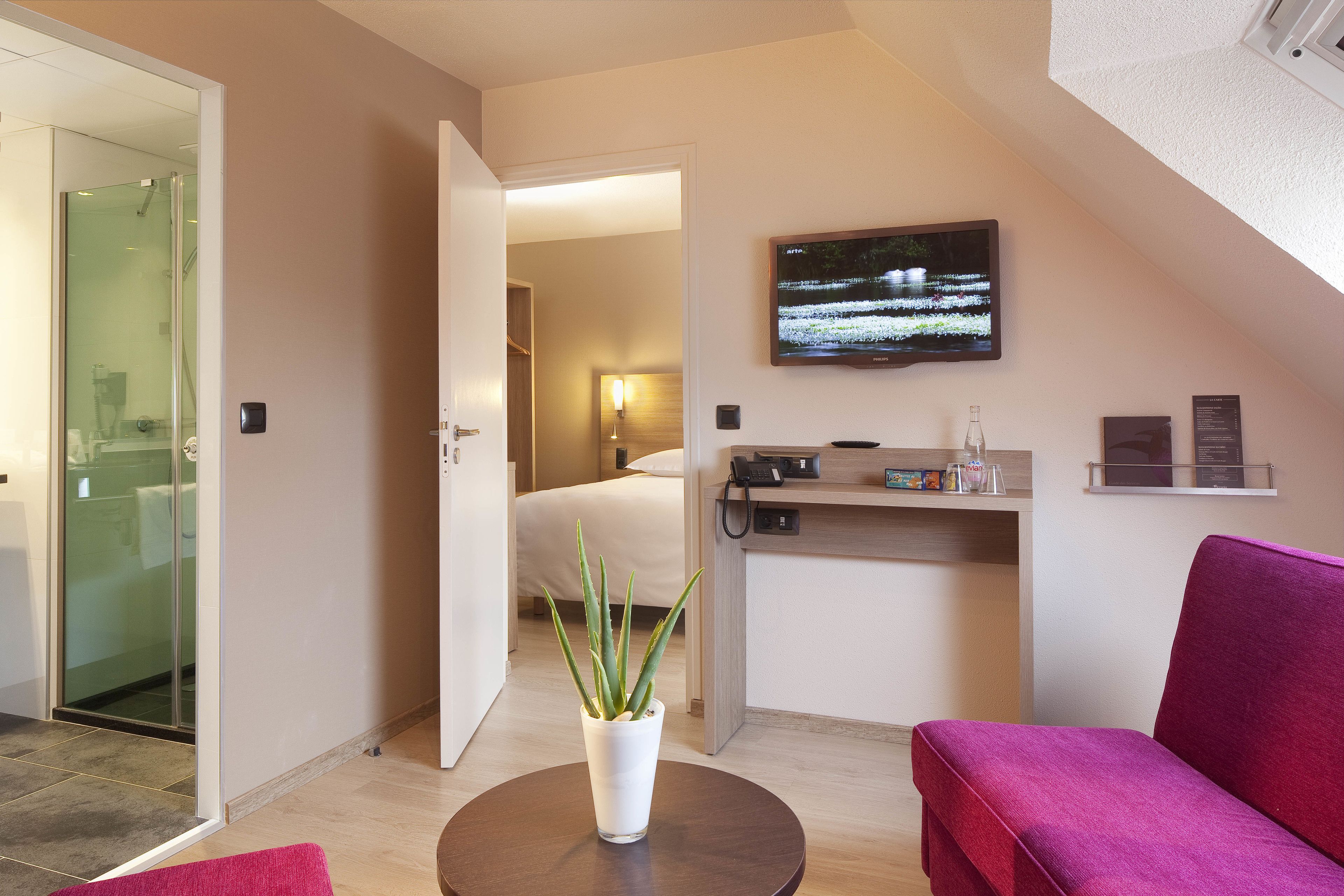 junior suite | individually decorated, individually furnished, desk, blackout curtains