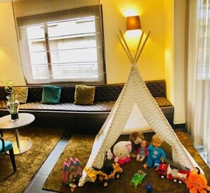 Decoración individual, mobiliario individual, escritorio