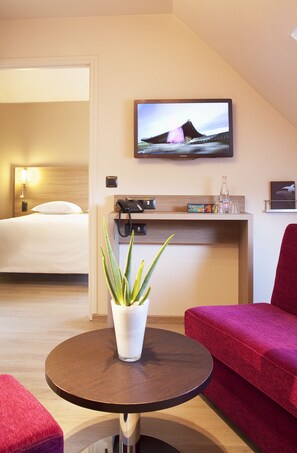 Junior Suite | Individually decorated, individually furnished, desk, blackout drapes - Escale Oceania Quimper (Quimper)