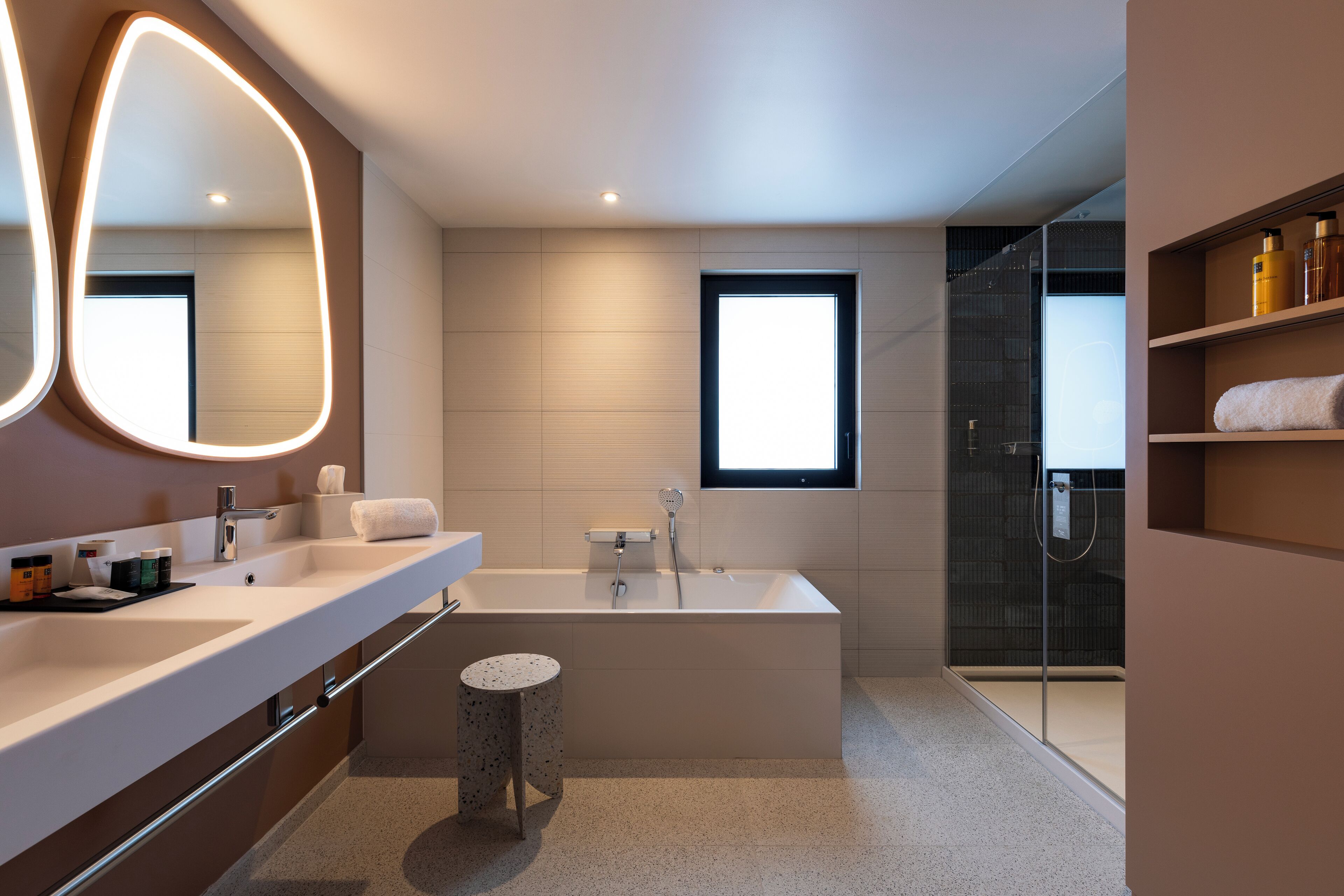 double room (evasion) | bathroom | shower, hair dryer, towels