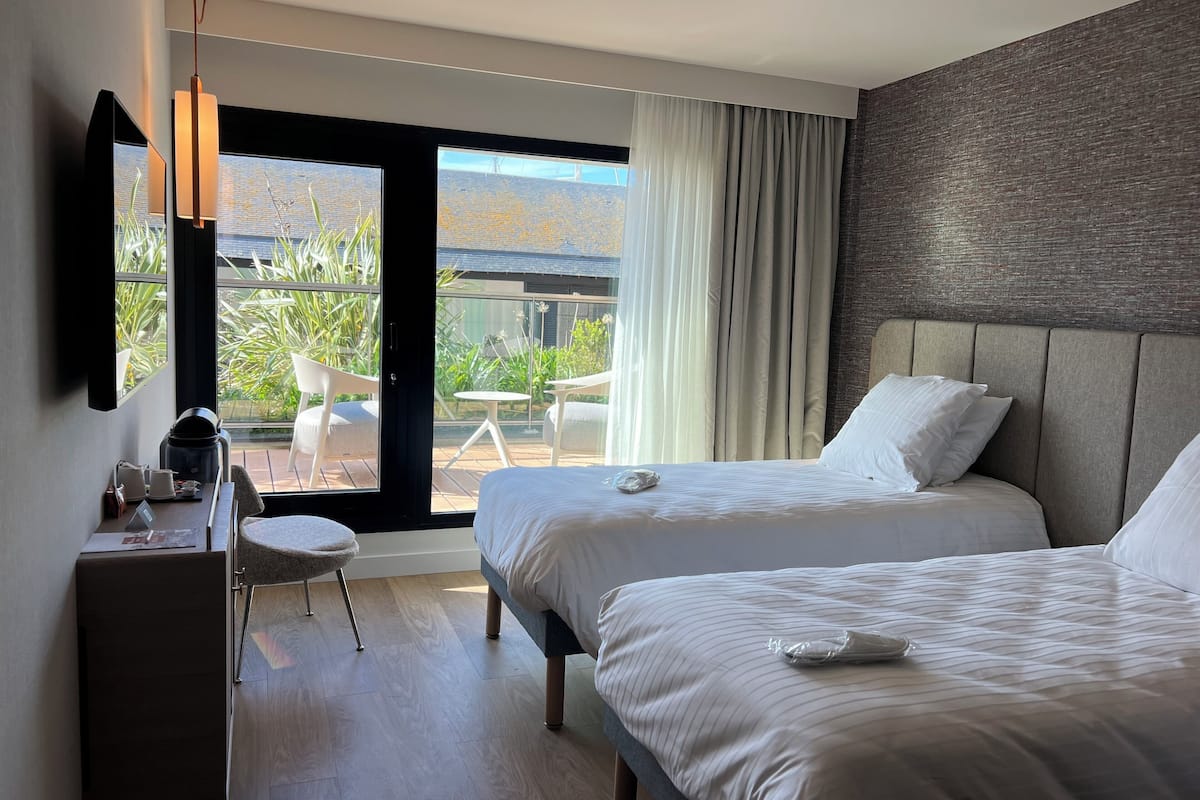 premium double or twin room | premium bedding, in-room safe, desk, soundproofing