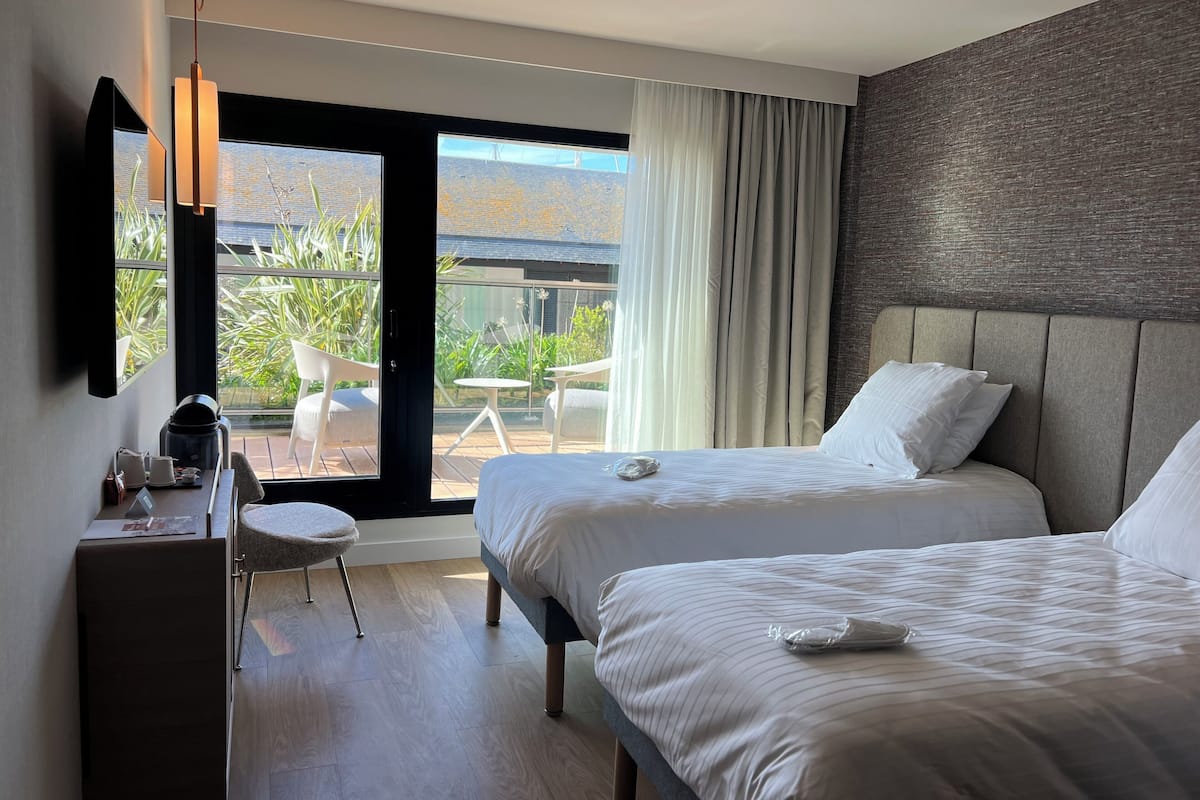 Premium Double or Twin Room | Premium bedding, in-room safe, desk, soundproofing