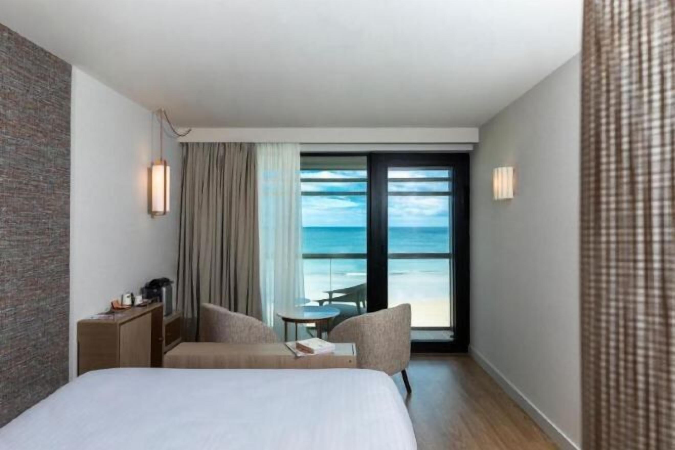 Sengetøy av topp kvalitet, safe på rommet, skrivebord og lydisolert