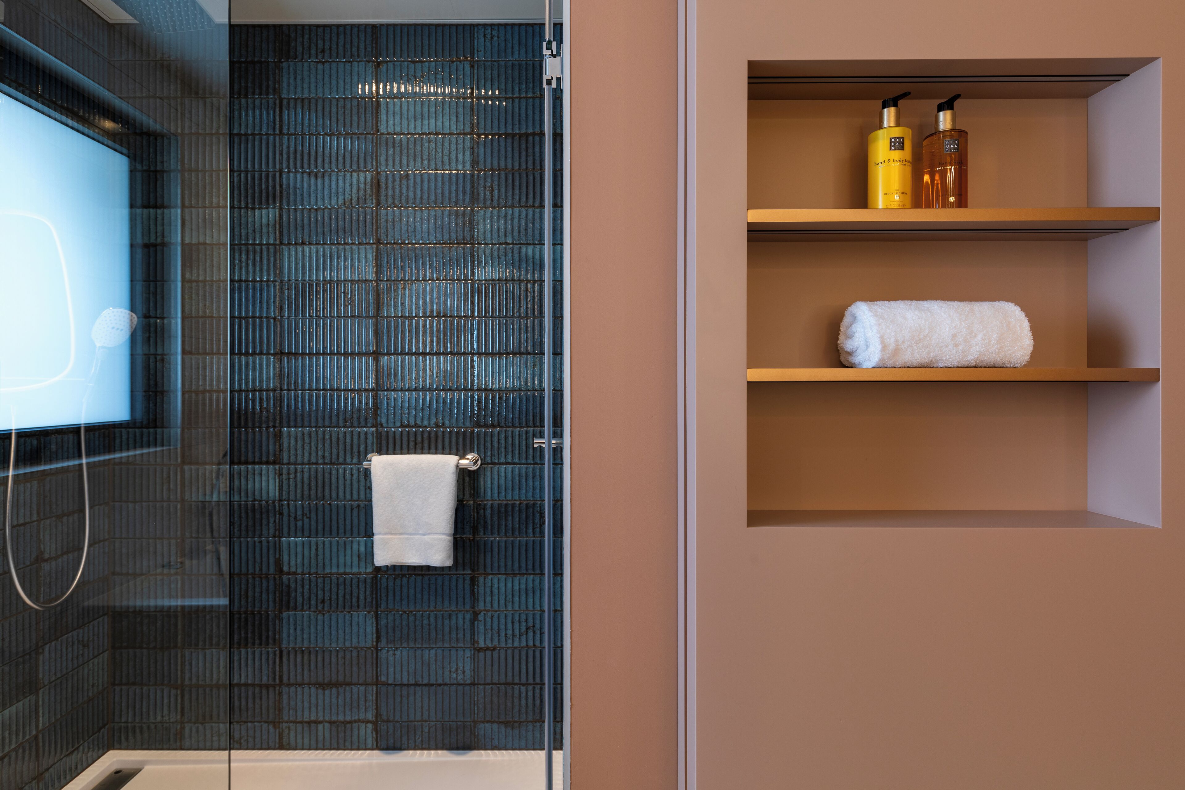 double room (evasion) | bathroom | shower, hair dryer, towels