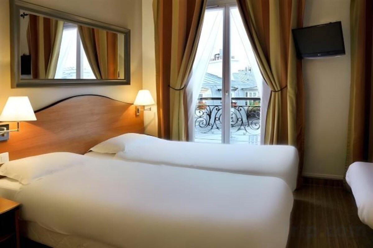 In-room safe, desk, blackout drapes, soundproofing