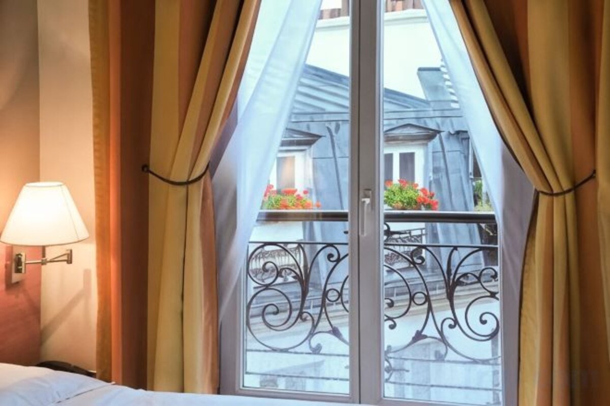 In-room safe, desk, blackout curtains, soundproofing