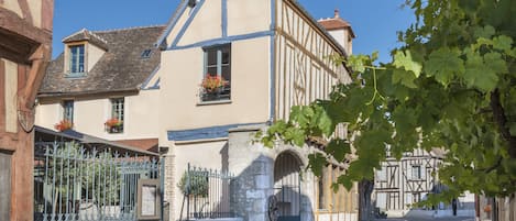 Façana frontal de l'allotjament