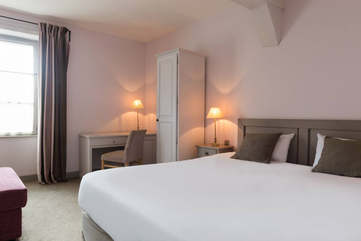 In-room safe, free WiFi, individually furnished, bed sheets