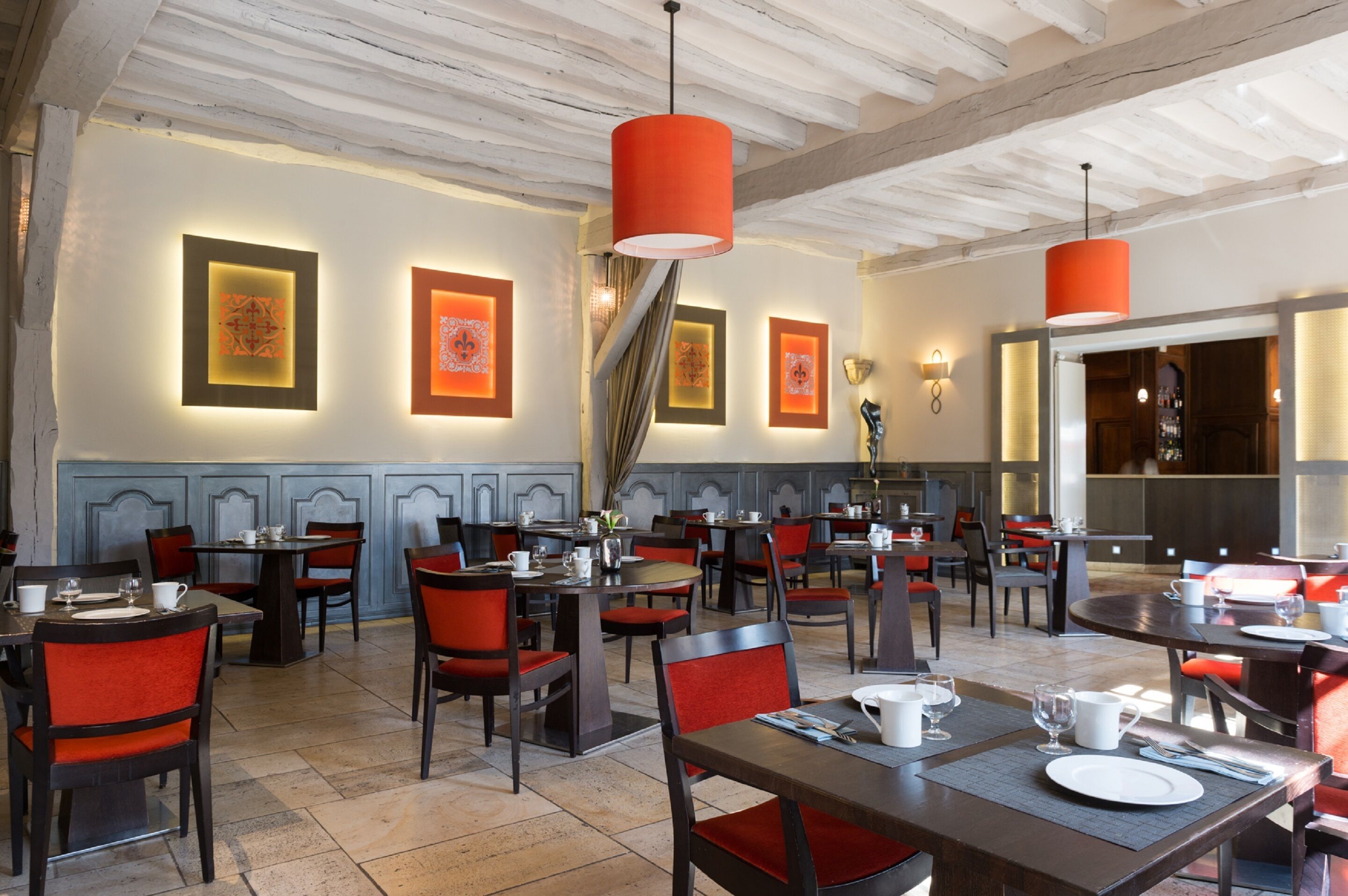 2 restaurants servant le déjeuner