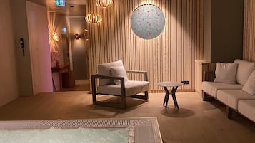 Couples treatment rooms, body treatments, facials, massages