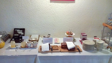 Päivittäinen buffetaamiainen (10.90 EUR per henkilö)