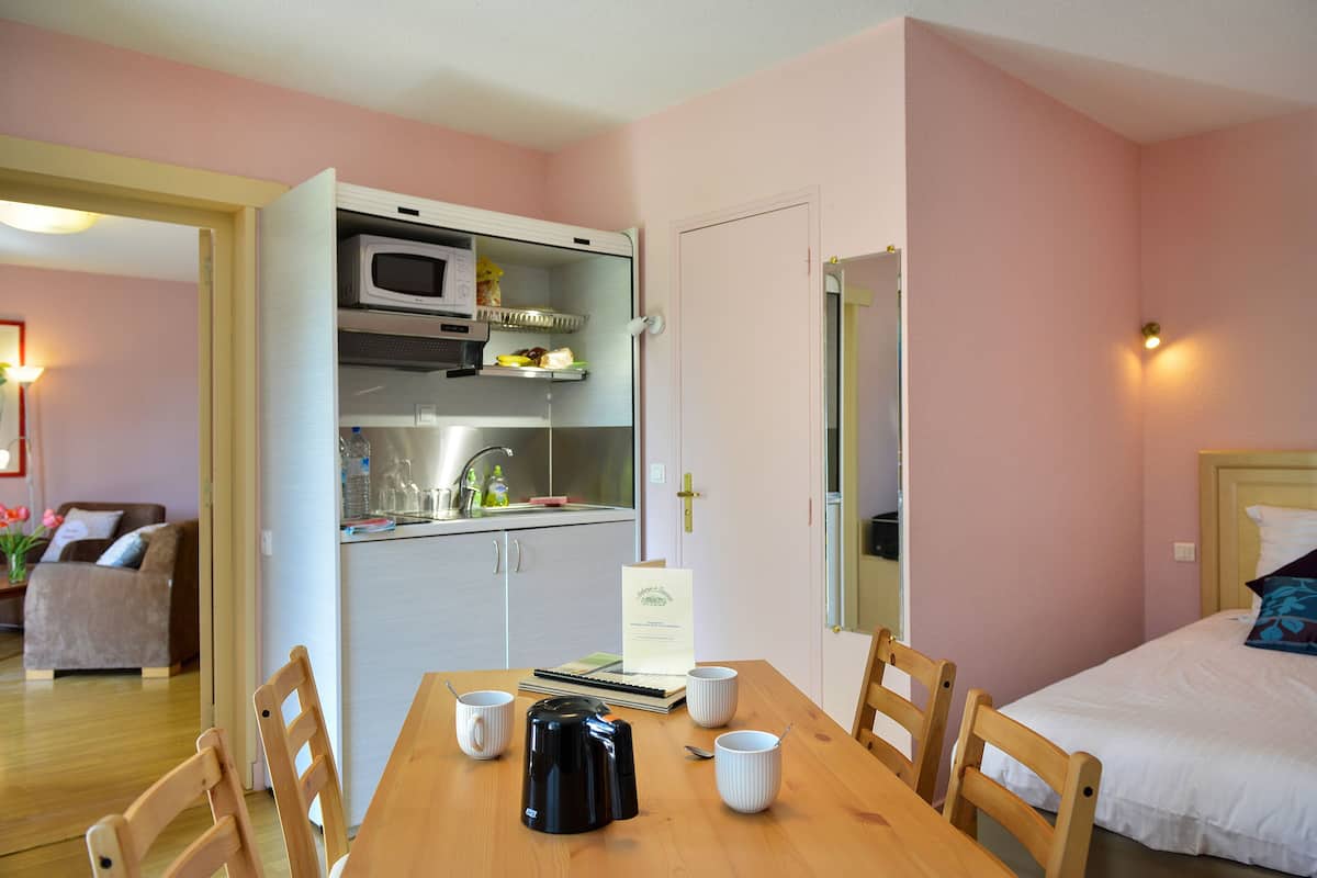 Suite Confort lit double ou lits jumeaux 1 ou 2 personnes | 1 soveværelse, premium-sengetøj, lydisolering, strygejern/strygebræt