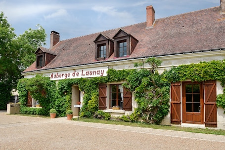 Exterior. Auberge De Launay