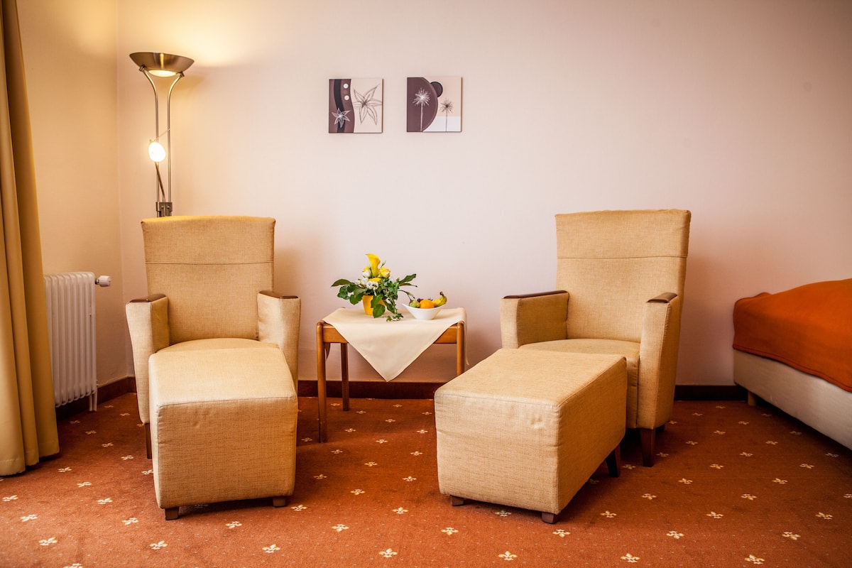Luxury Double room | Living area | 32-inch flat-screen TV with satellite channels, TV