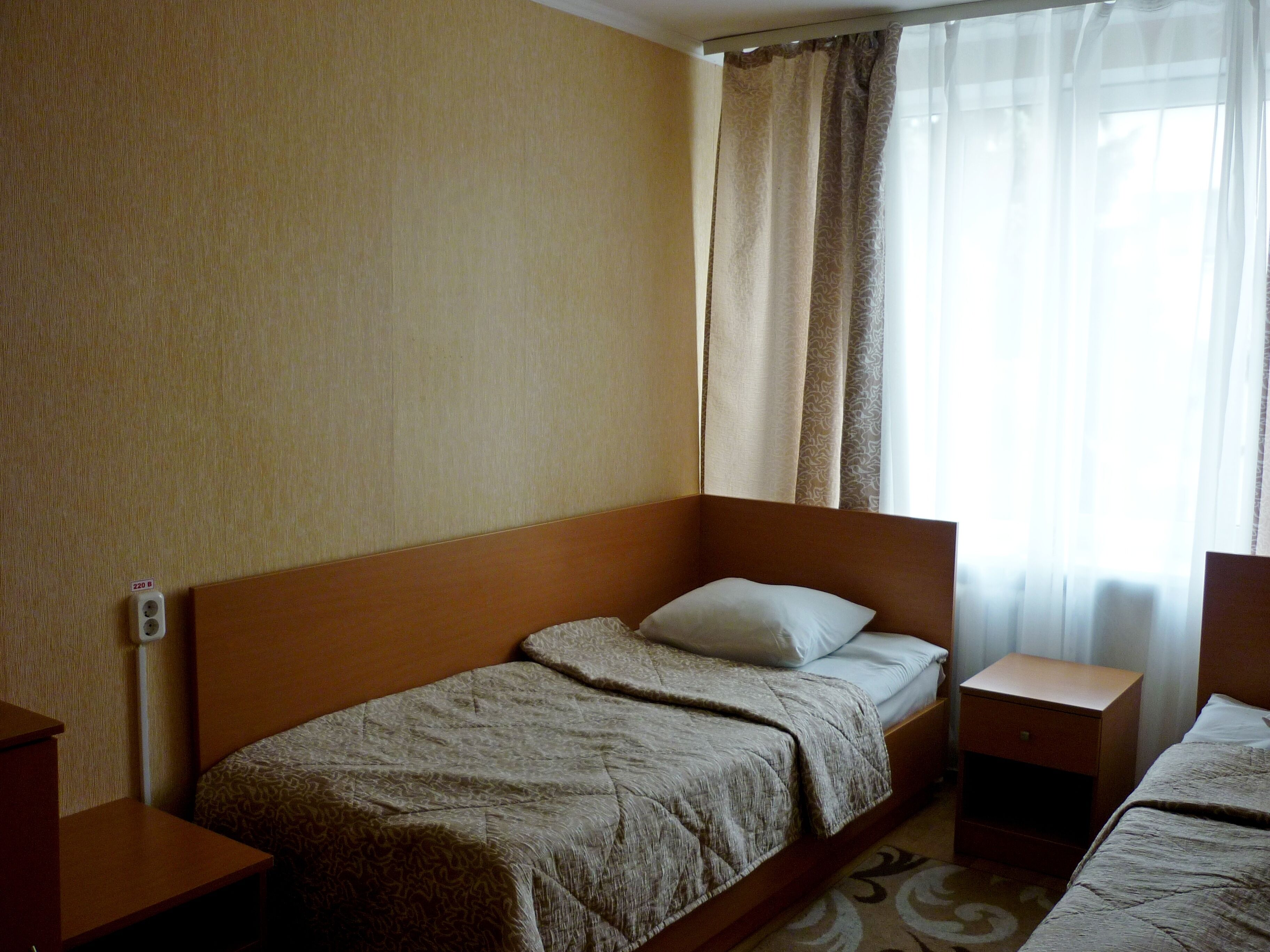 standard twin room | desk, iron/ironing board, free wifi
