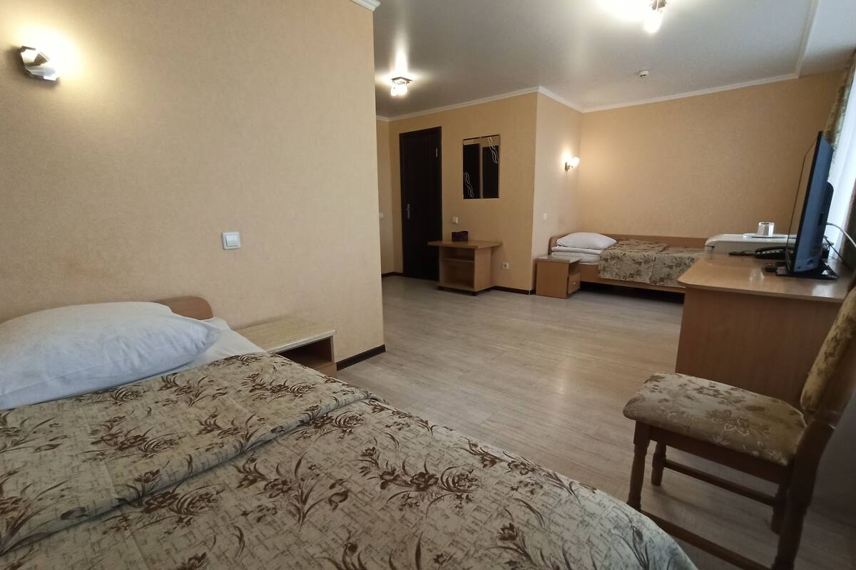 comfort twin room | desk, iron/ironing board, free wifi