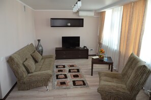 Suite | Living area | TV