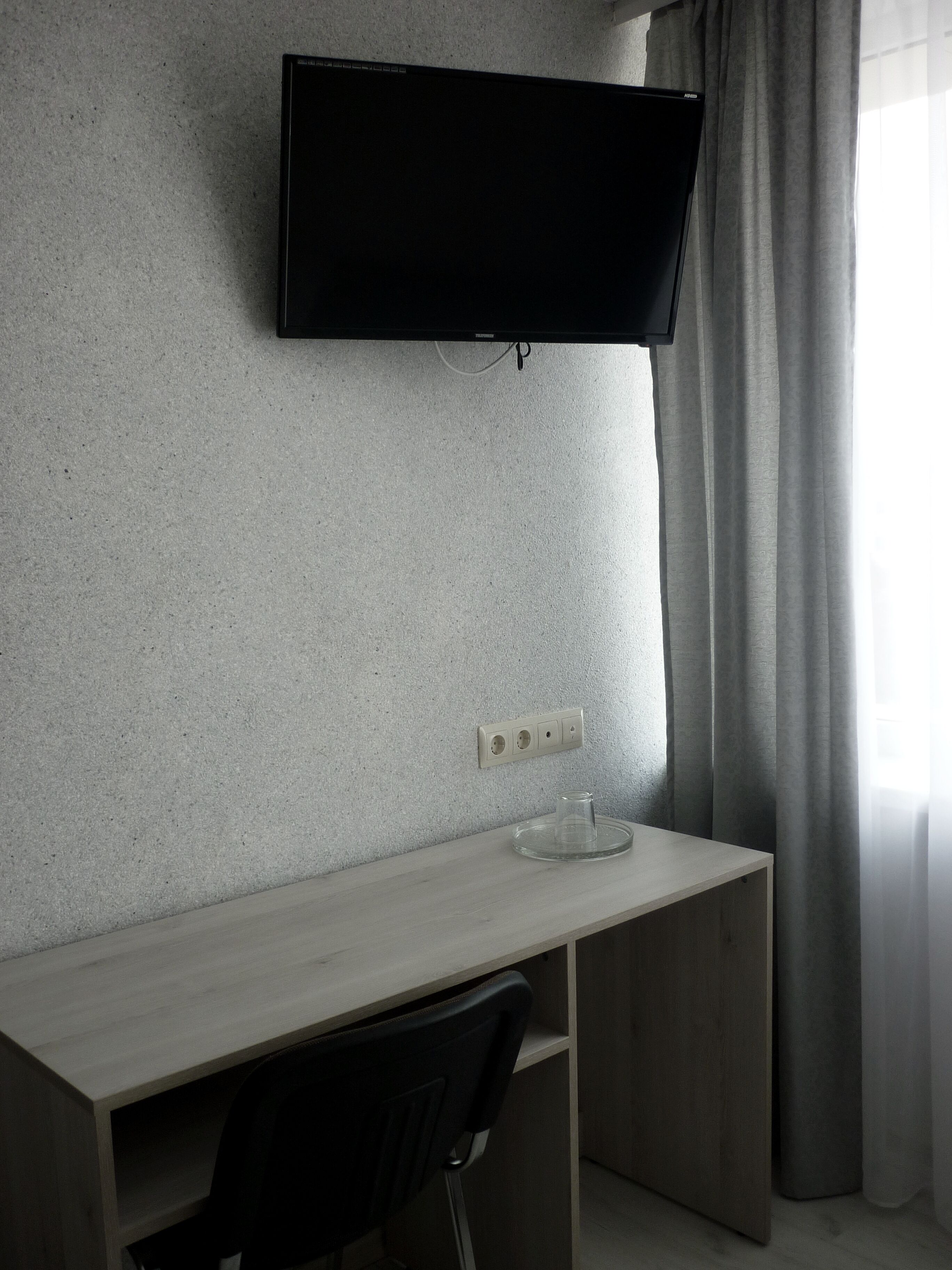 comfort single room | desk, iron/ironing board, free wifi