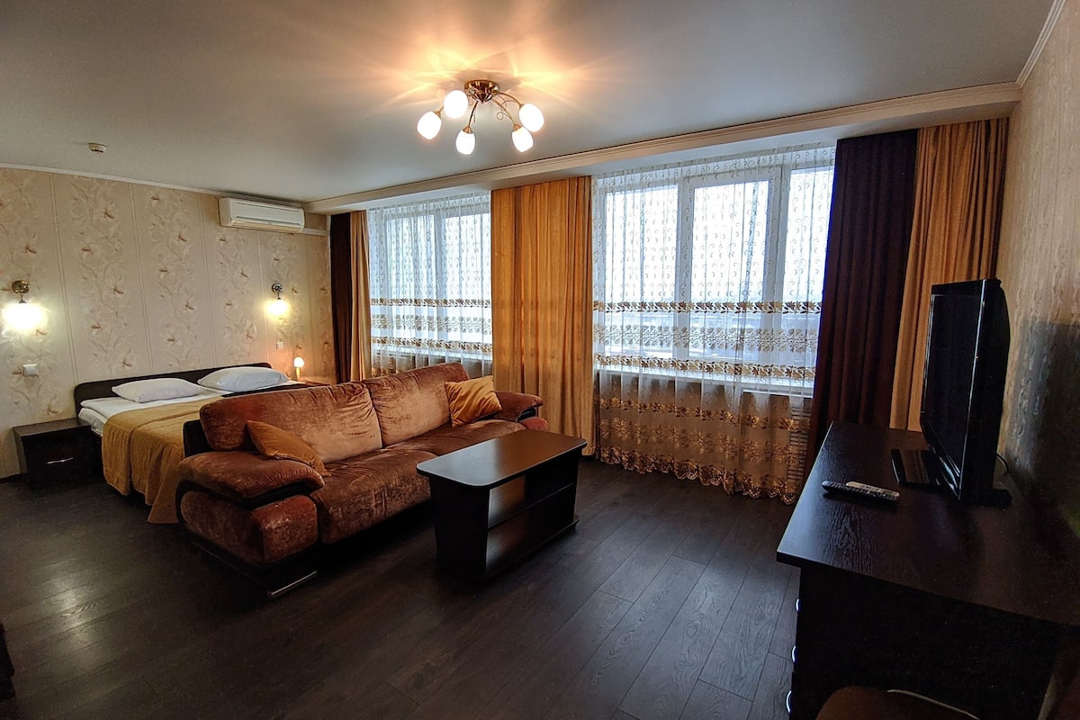 studio | desk, iron/ironing board, free wifi