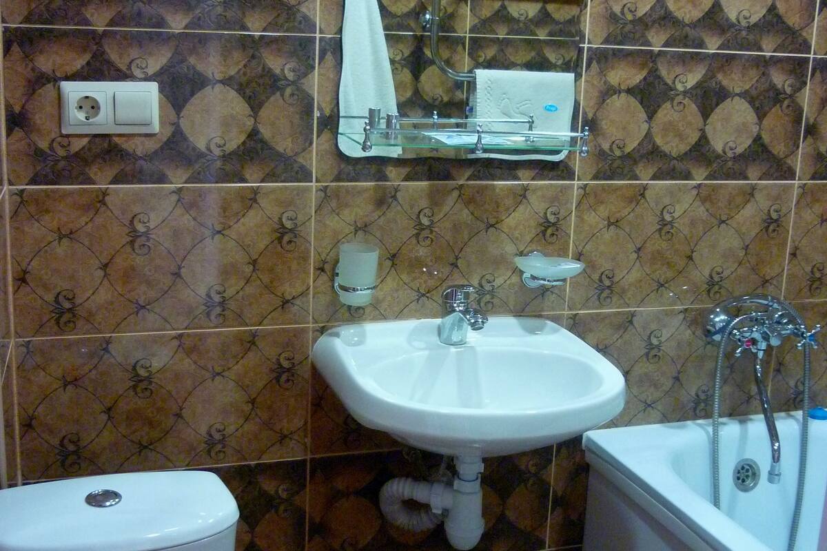 comfort double room | bathroom | bathtub, free toiletries, towels