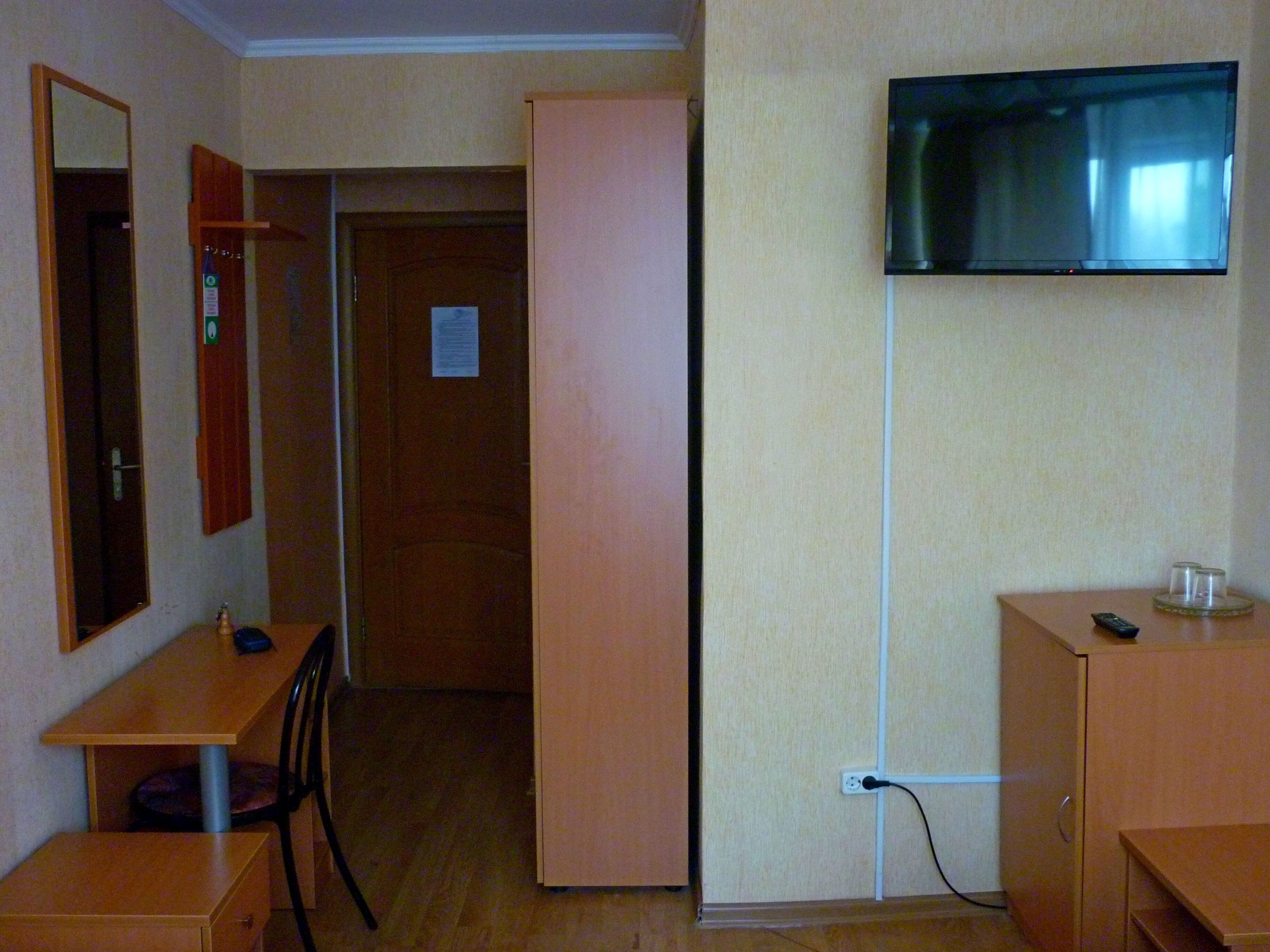 standard twin room | desk, iron/ironing board, free wifi