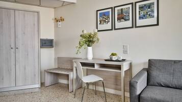 1 bedroom, in-room safe, desk, laptop workspace