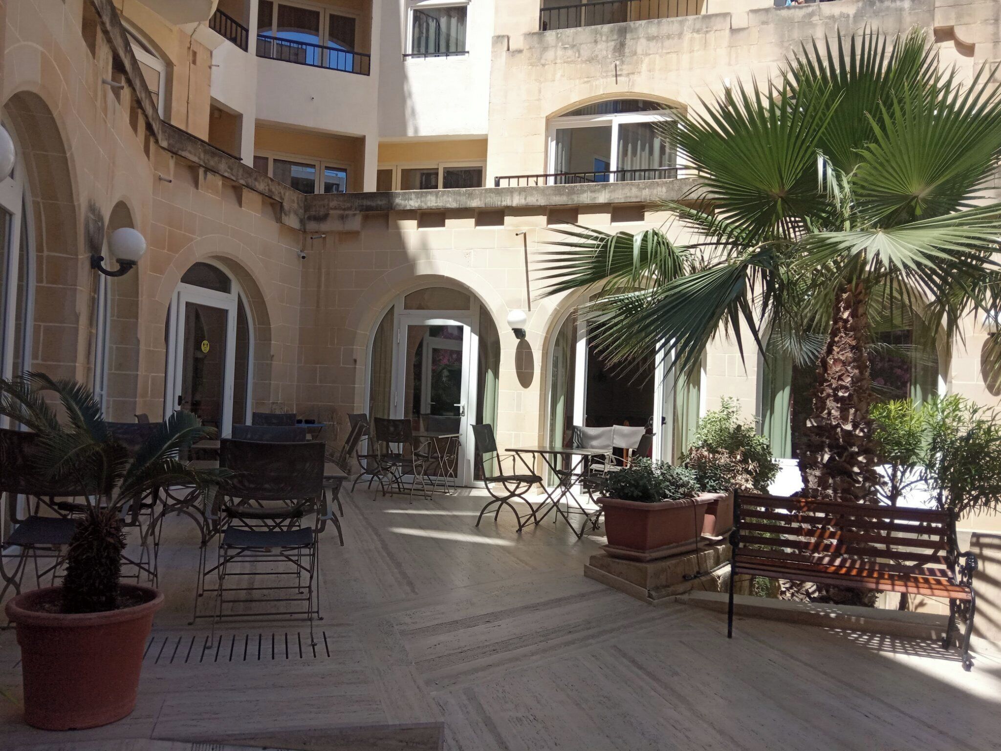 المنشأة من الخارج