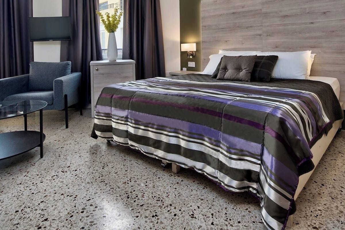 Camera Superior con letto matrimoniale o 2 letti singoli (with 90 minute Harbour Cruise) | 1 camera, una cassaforte in camera, una scrivania, postazione laptop