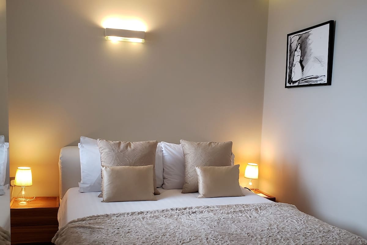 1 quarto, cofres nos quartos, quartos à prova de som