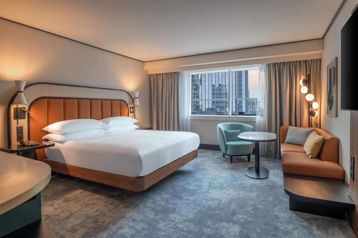 Bar mini, peti besi dalam bilik, meja, kalis bunyi