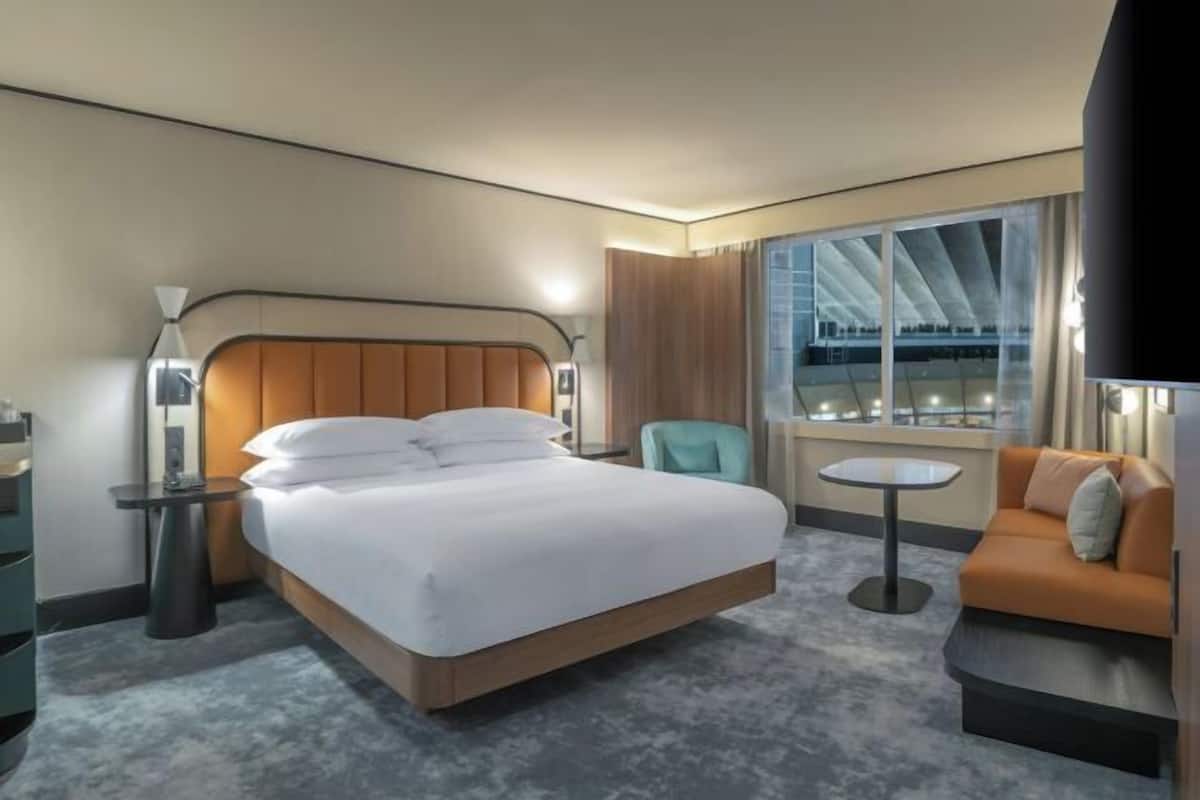 Minibar, in-room safe, desk, soundproofing