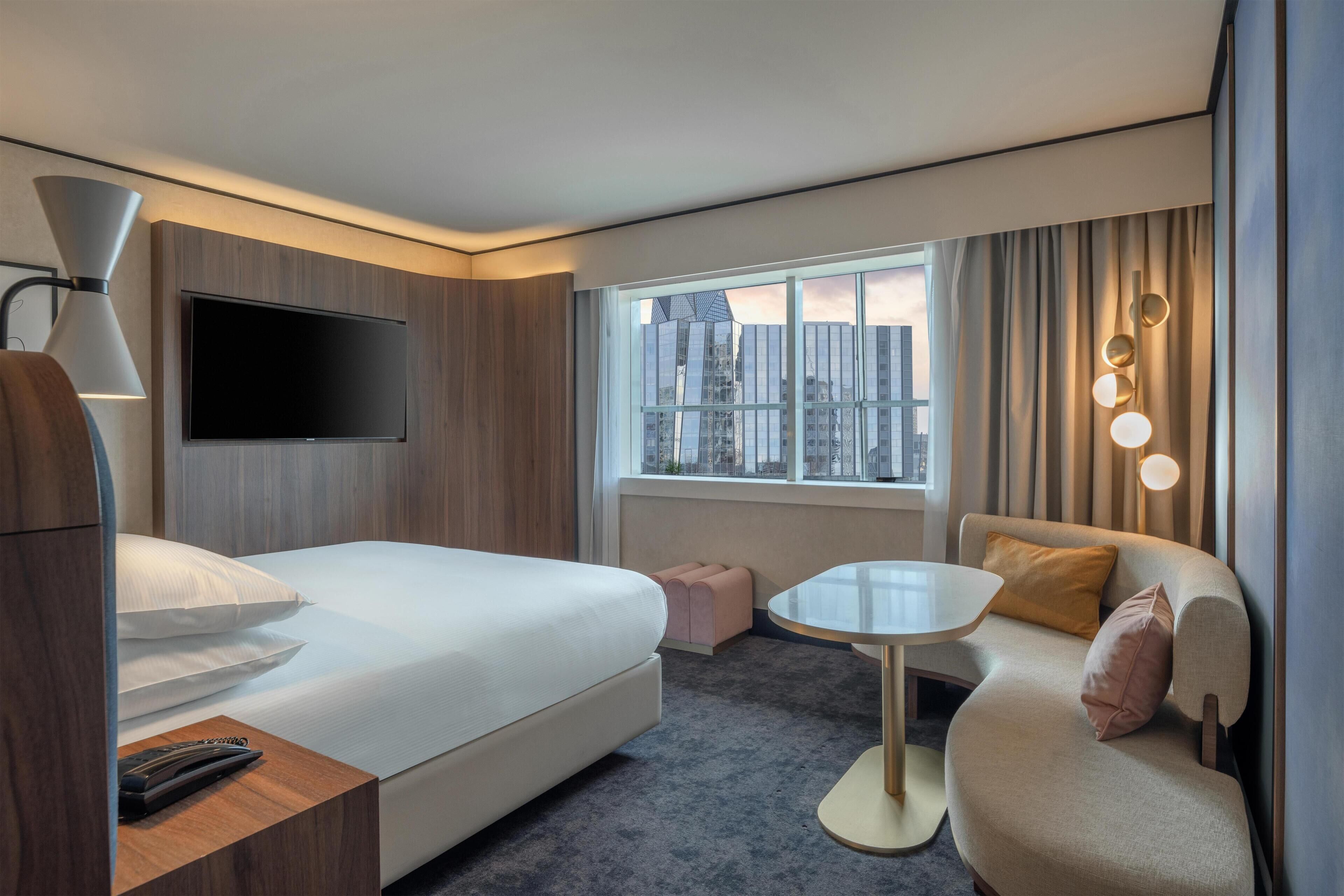 Kamer, 1 kingsize bed (Relaxation) | Woonruimte | Een flatscreentelevisie en betaalfilms