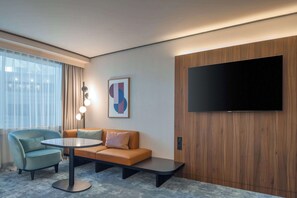 Flat-screen TV, pay films - Hilton Paris La Defense Hotel (Puteaux)