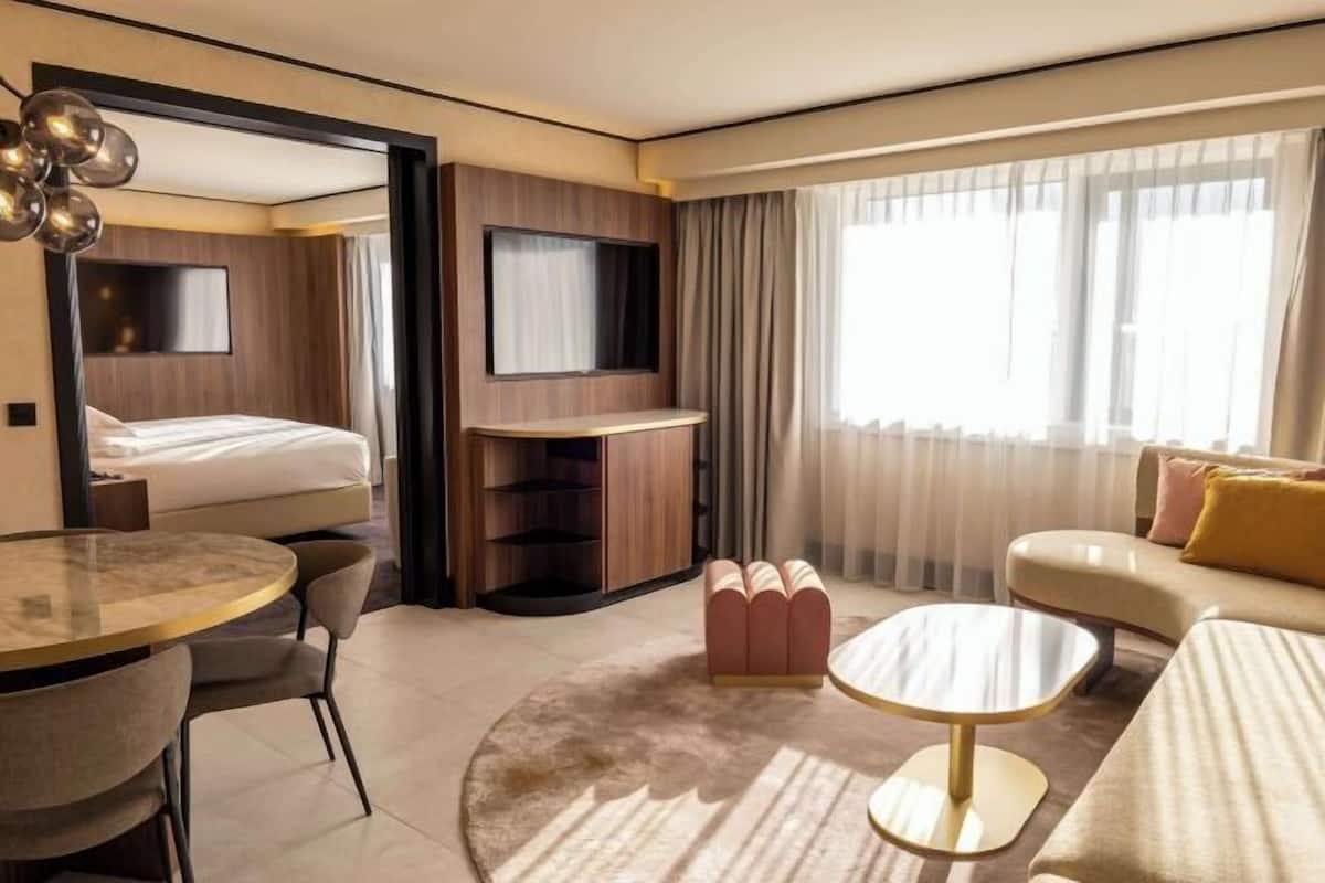 Minibar, in-room safe, desk, soundproofing