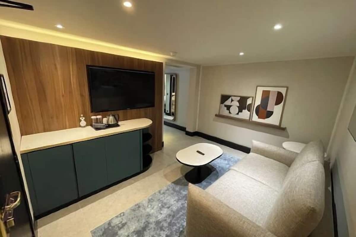 Living area | Flat-screen TV, pay movies