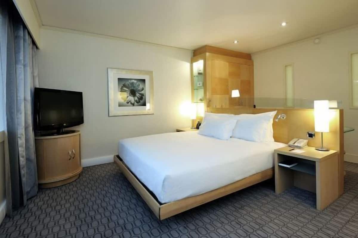 Minibar, in-room safe, desk, soundproofing