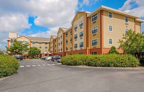 Exterior - Extended Stay America Suites Elizabeth Newark Airport (Elizabeth)