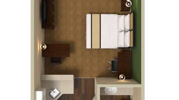 Distribución de una habitación de hotel con cama, escritorio, silla, pequeña mesa, sofá, televisor, ventana, baño y kitchenette.